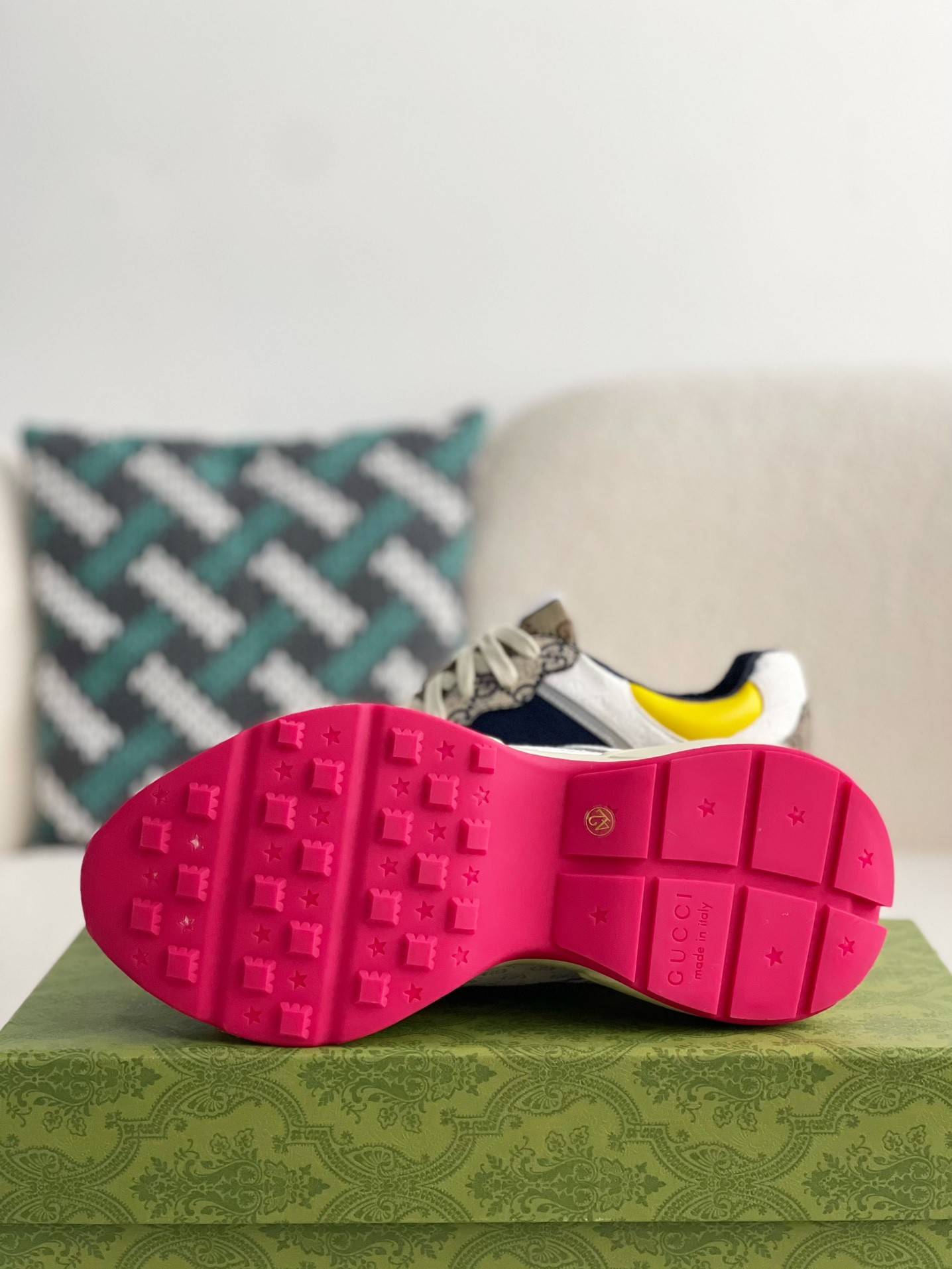 GU*IRetro Clunky Sneaker