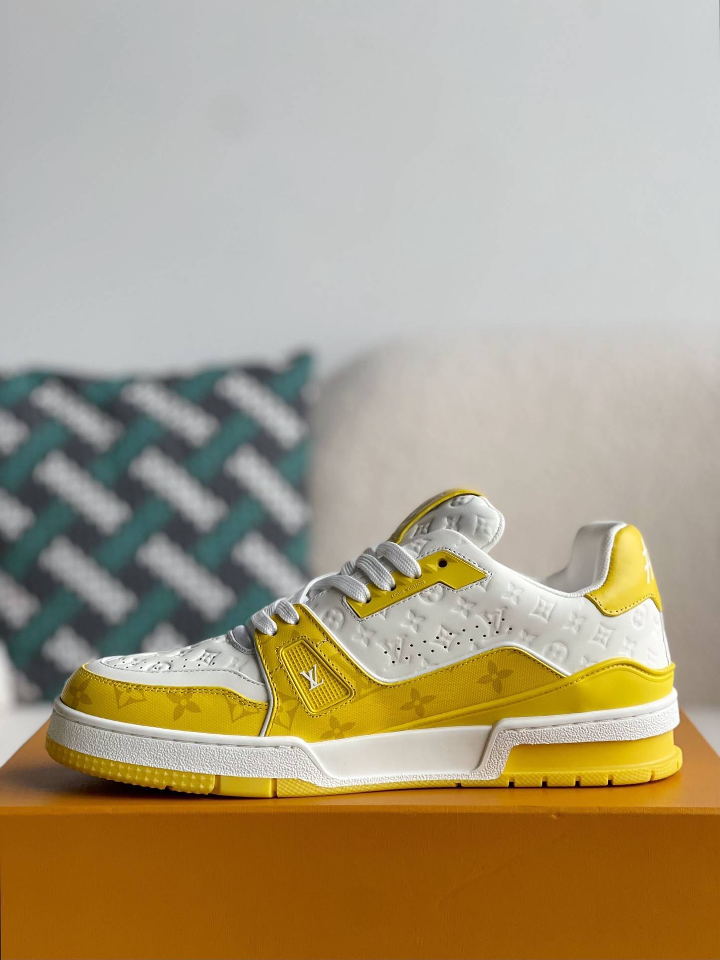 L*V TRAINER 1A98UX Sneakers Fall/Winter