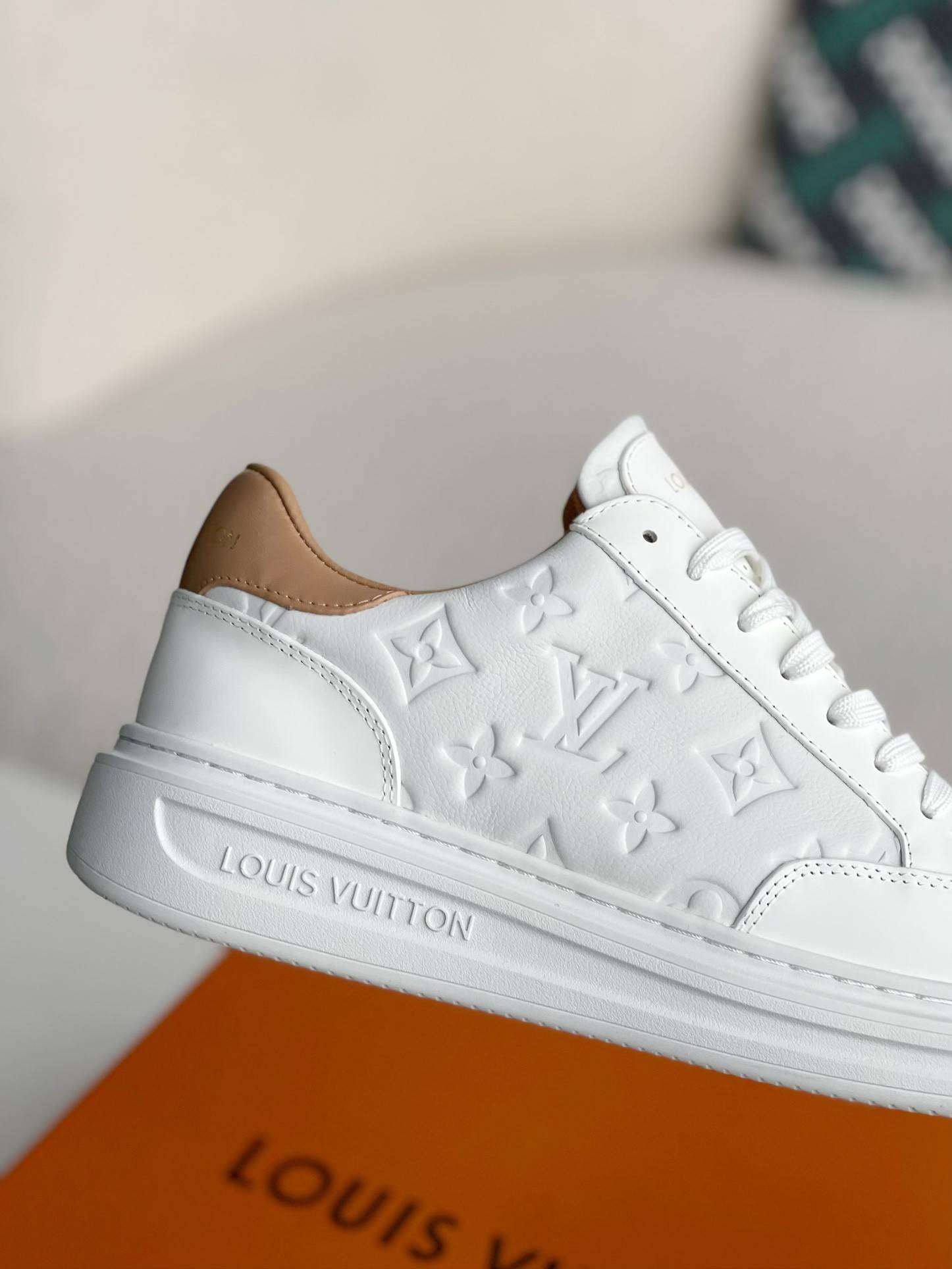 L*V SNEAKERS