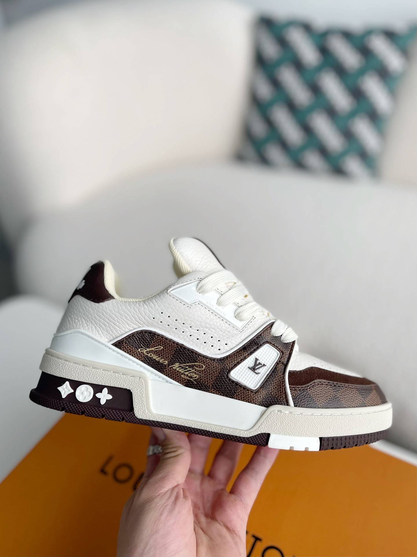 L*V TRAINER SNEAKERS