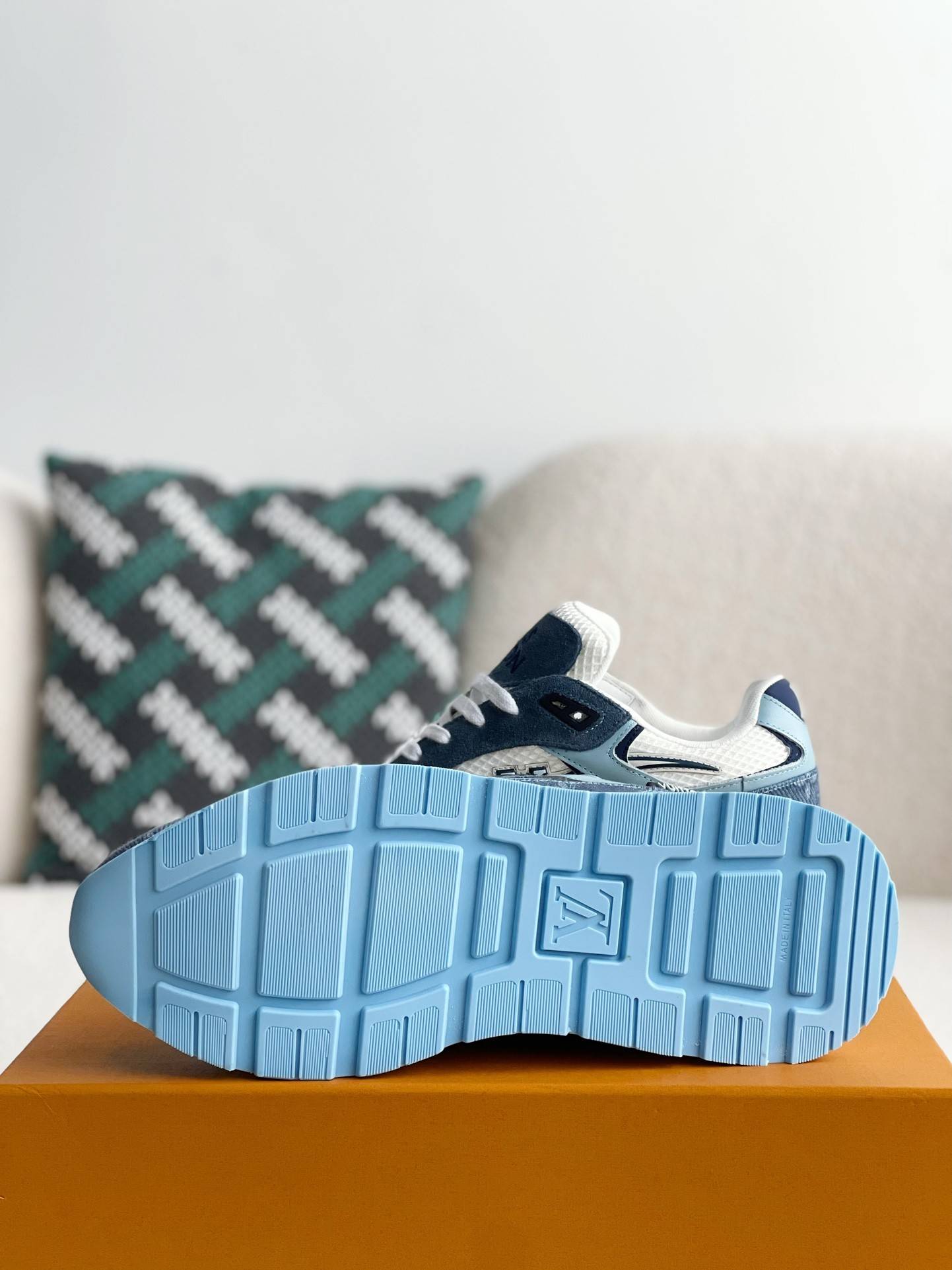 L*V Low-top running shoes