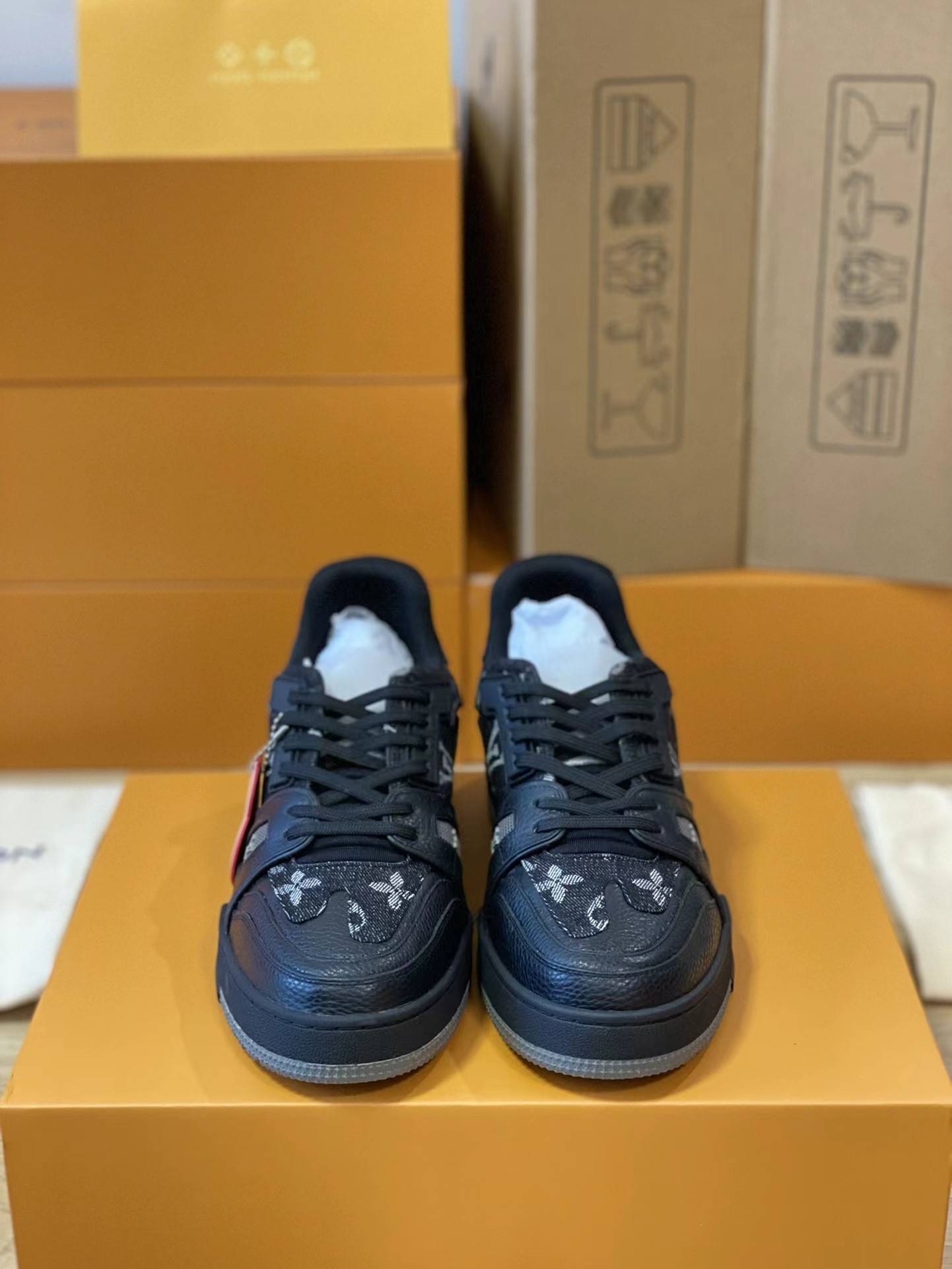 L*V TRAINER 1A9IQ5 Sneakers
