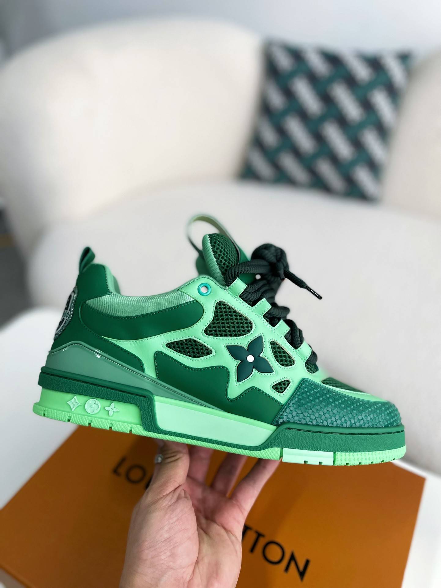 L*V RUNNER TATIC sneakers