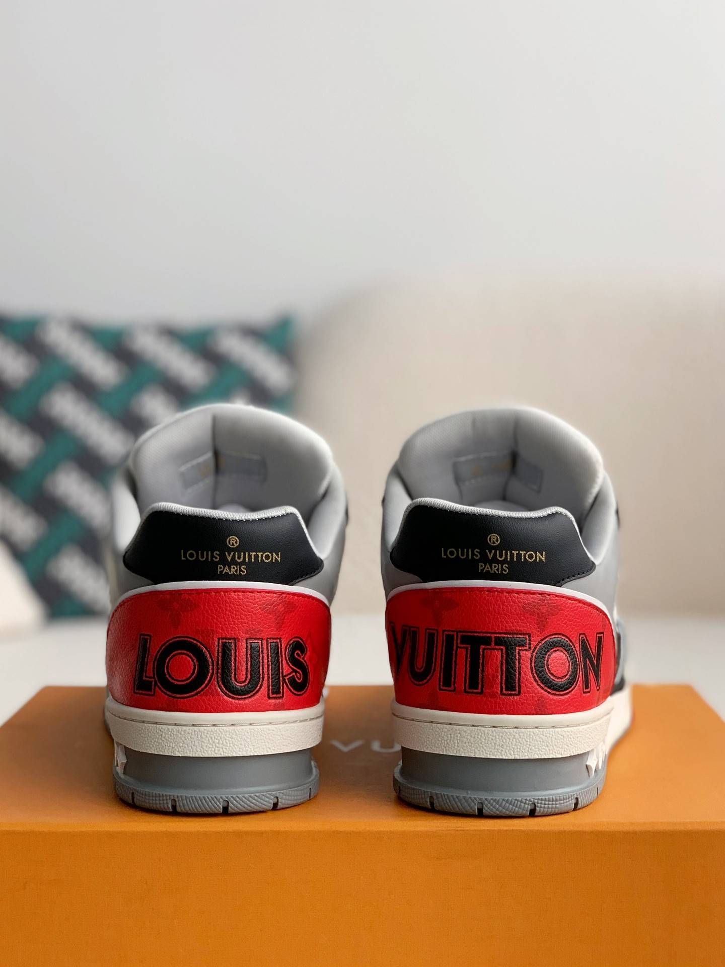 L*V TRAINER Sneakers