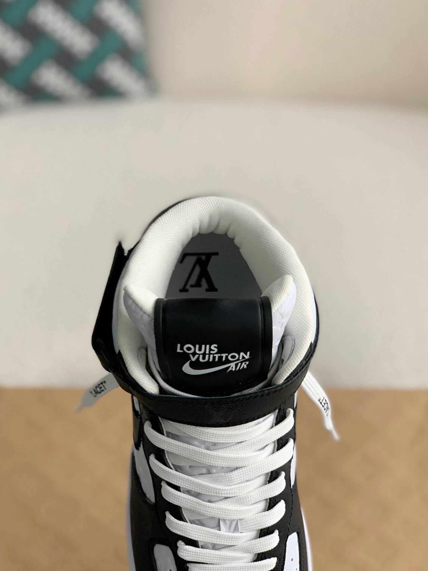 L*V SNEAKERS