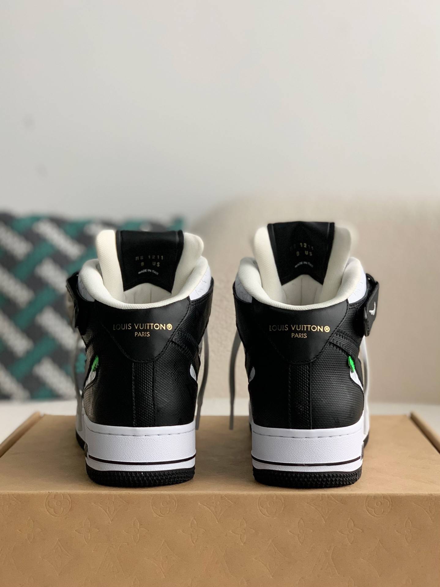 L*V SNEAKERS