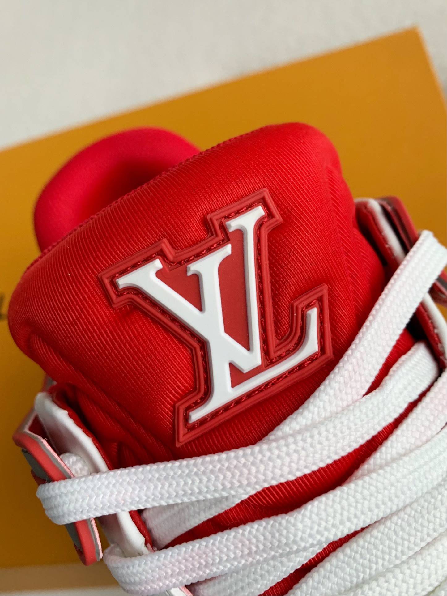 L*V SNEAKERS