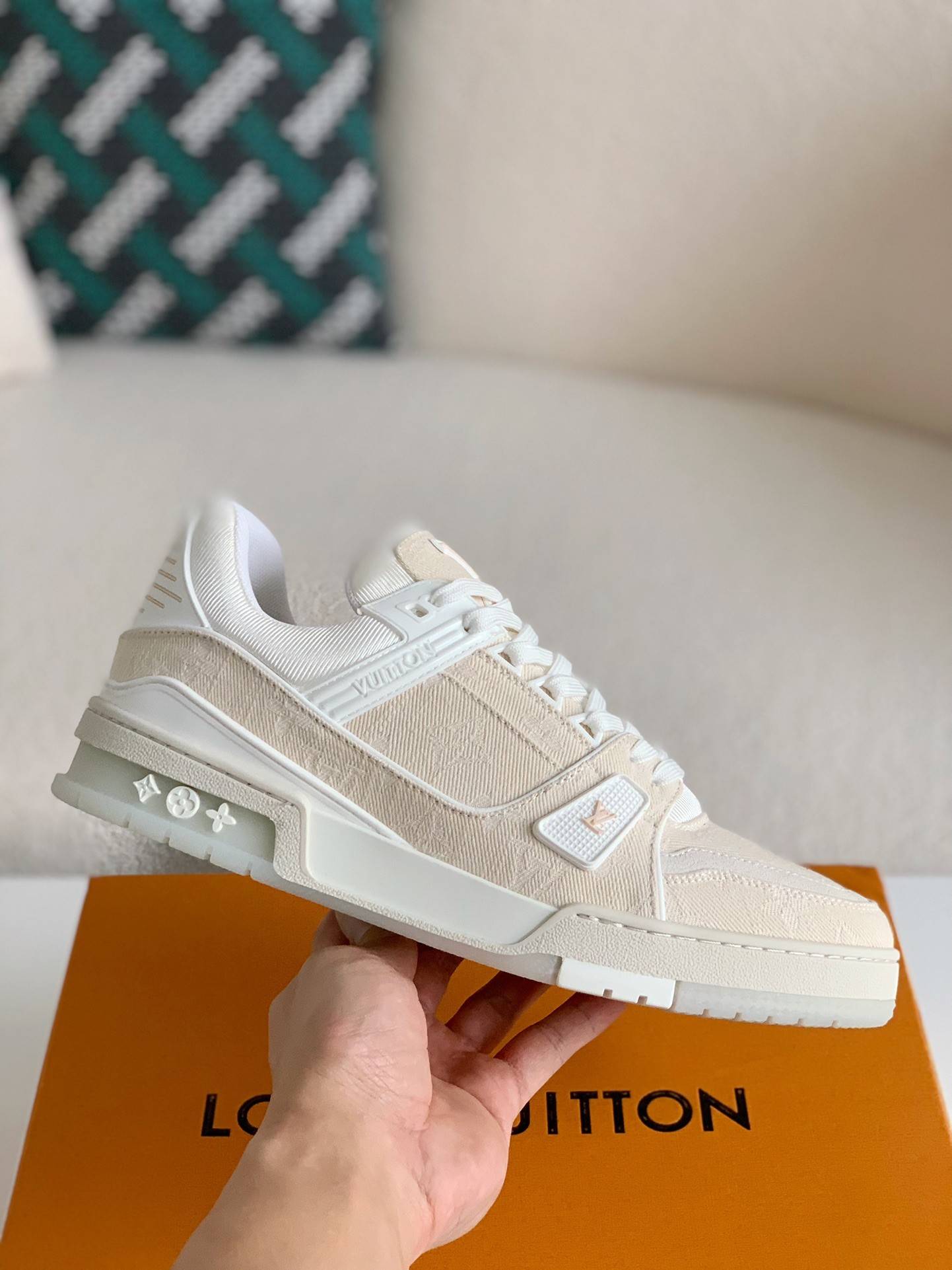 L*V TRAINER 1A8Z4S Sneakers