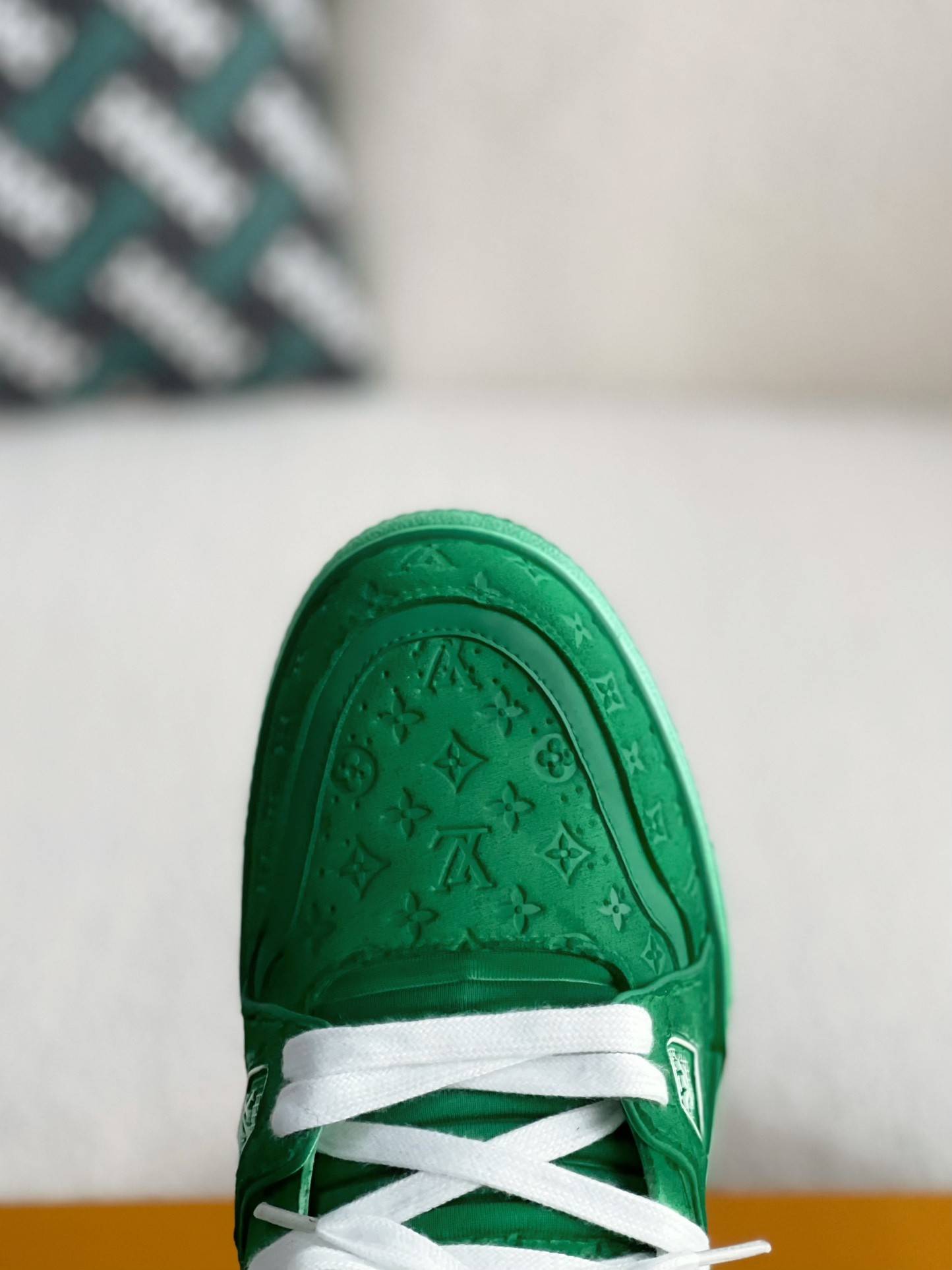 L*V TRAINER SNEAKERS