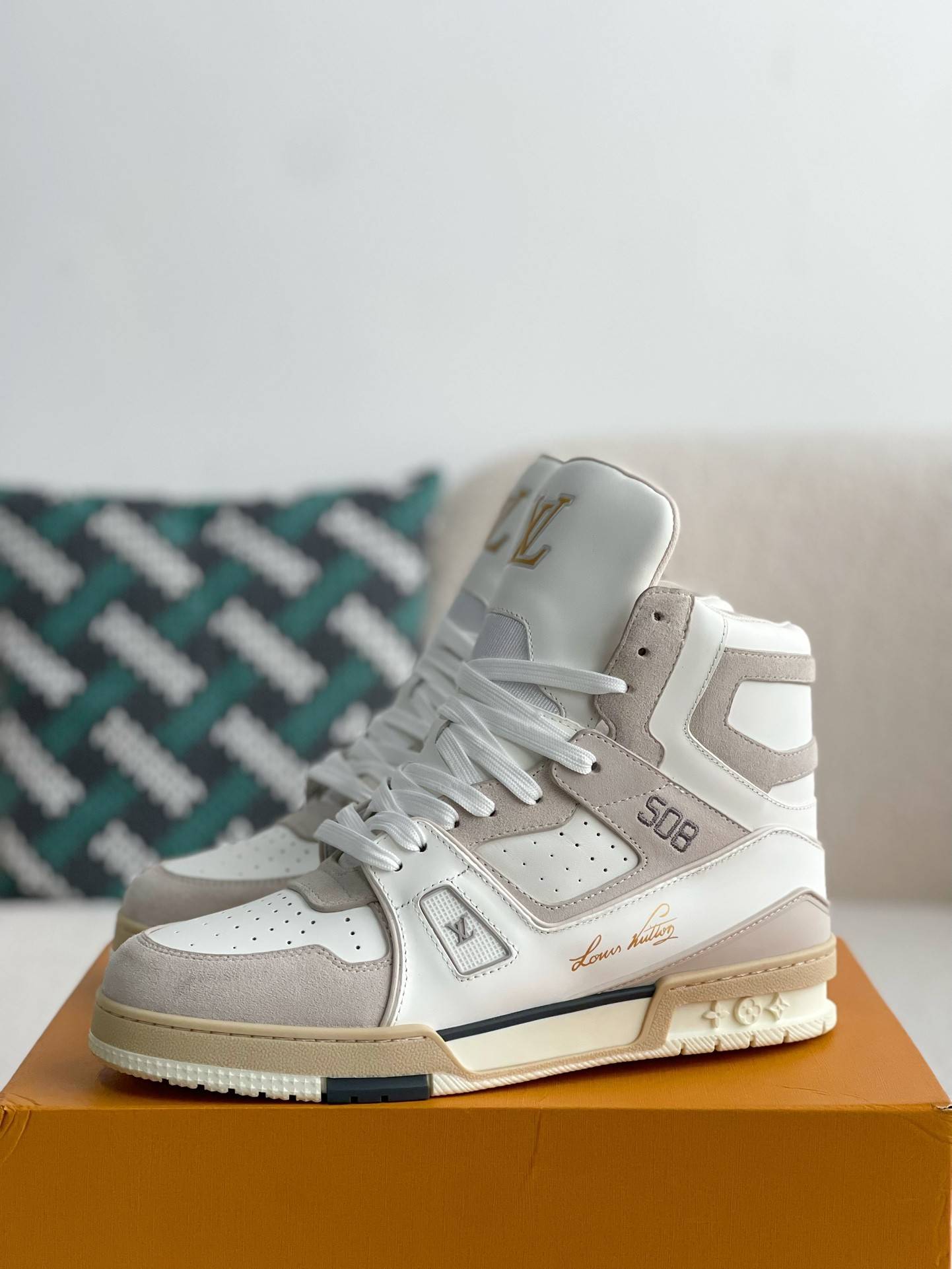 L*V TRAINER SNEAKERS