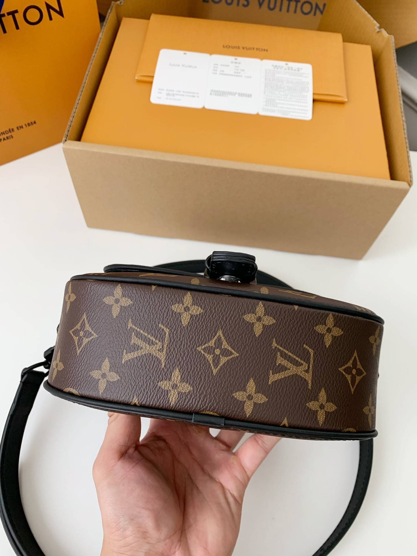 L*V New season Montsouris Small Messenger Bag M47060 Size:20*17*7cm