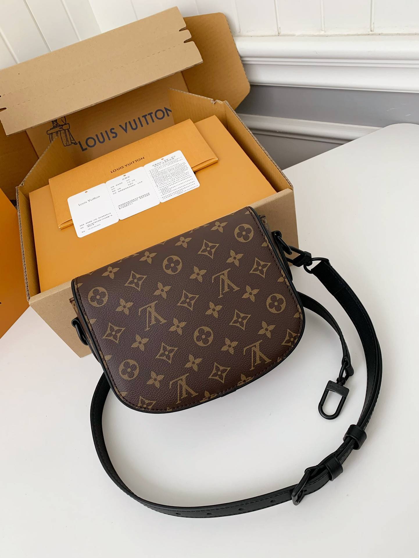 L*V New season Montsouris Small Messenger Bag M47060 Size:20*17*7cm