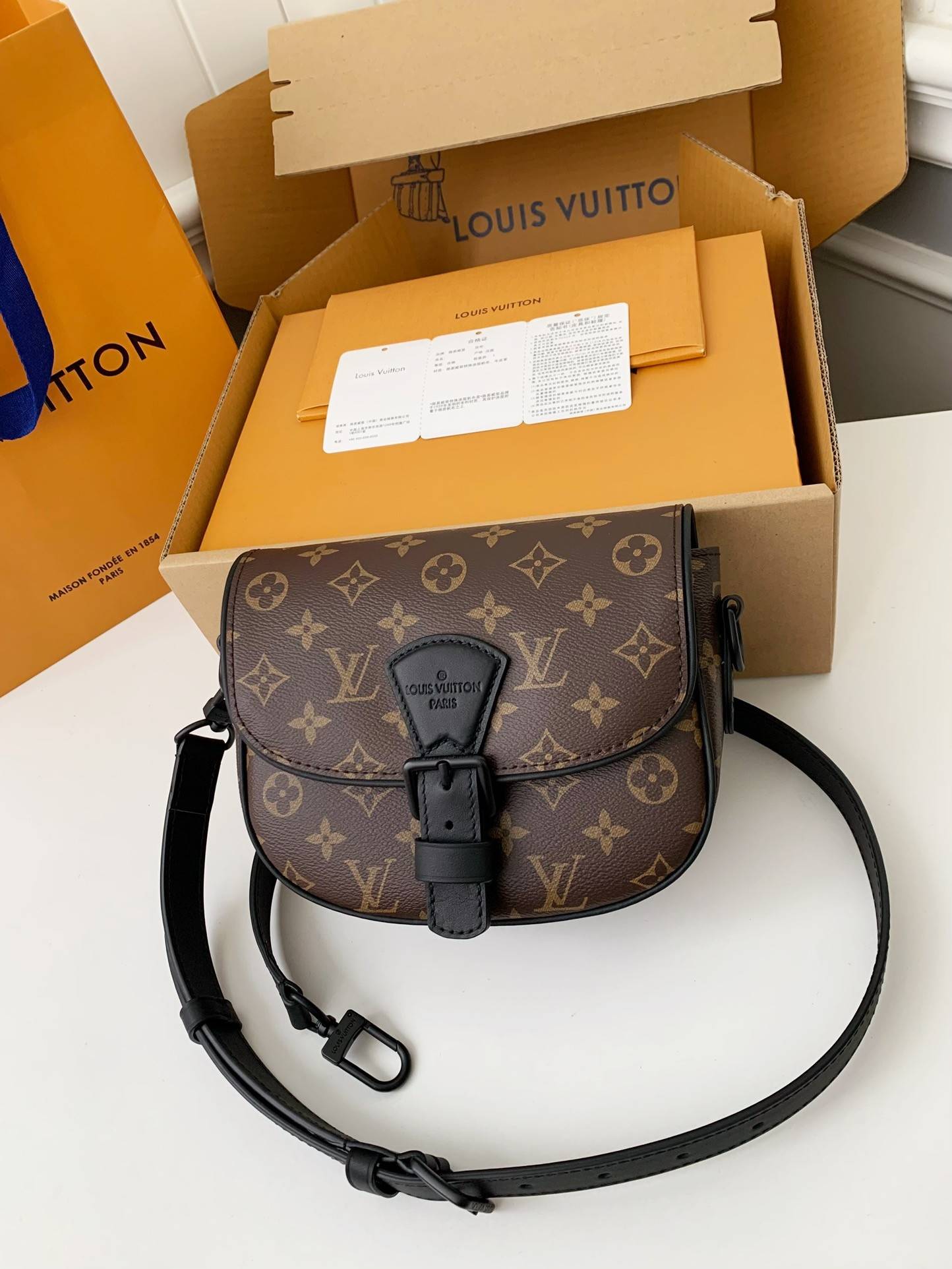 L*V New season Montsouris Small Messenger Bag M47060 Size:20*17*7cm