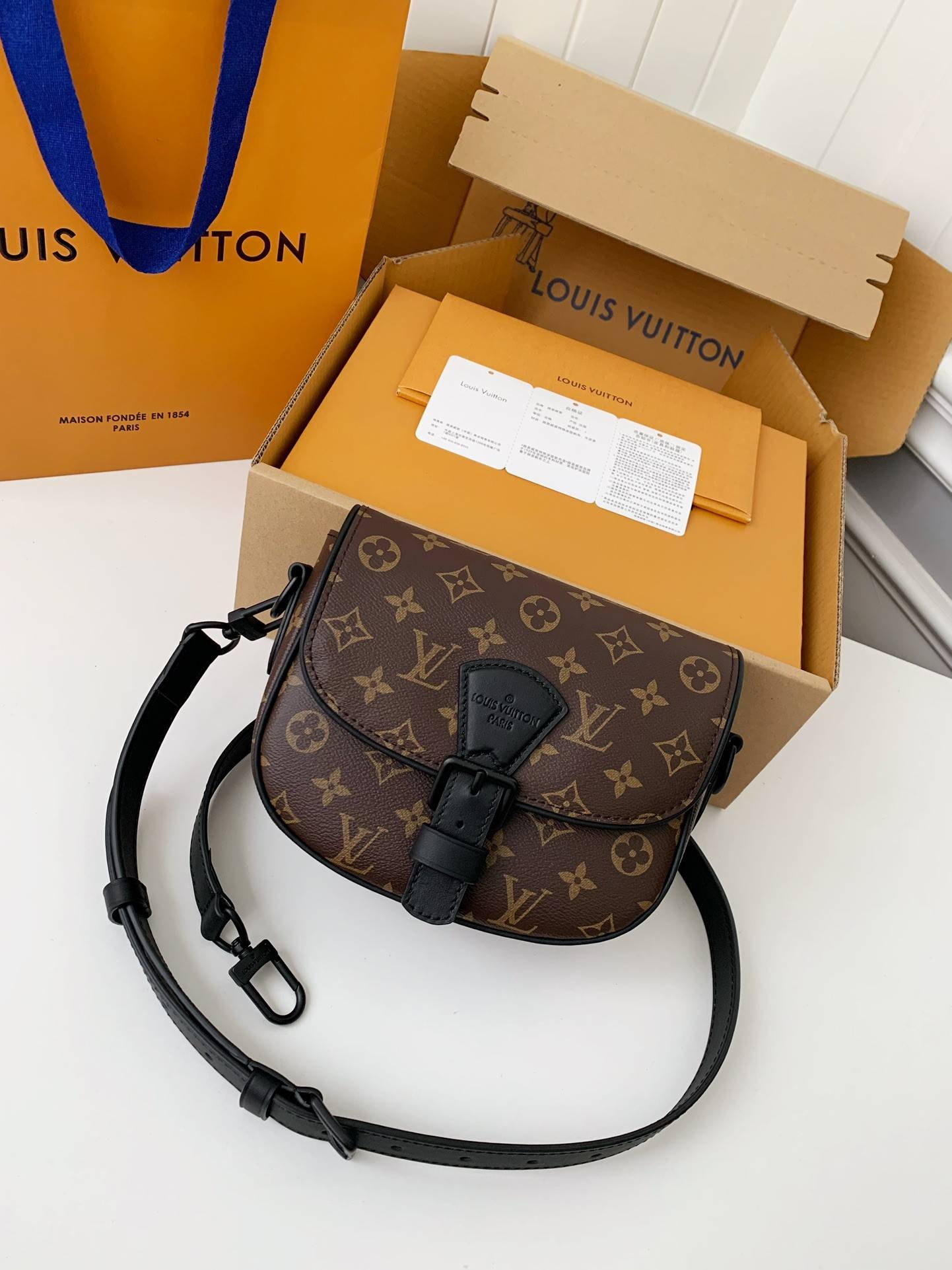 L*V New season Montsouris Small Messenger Bag M47060 Size:20*17*7cm