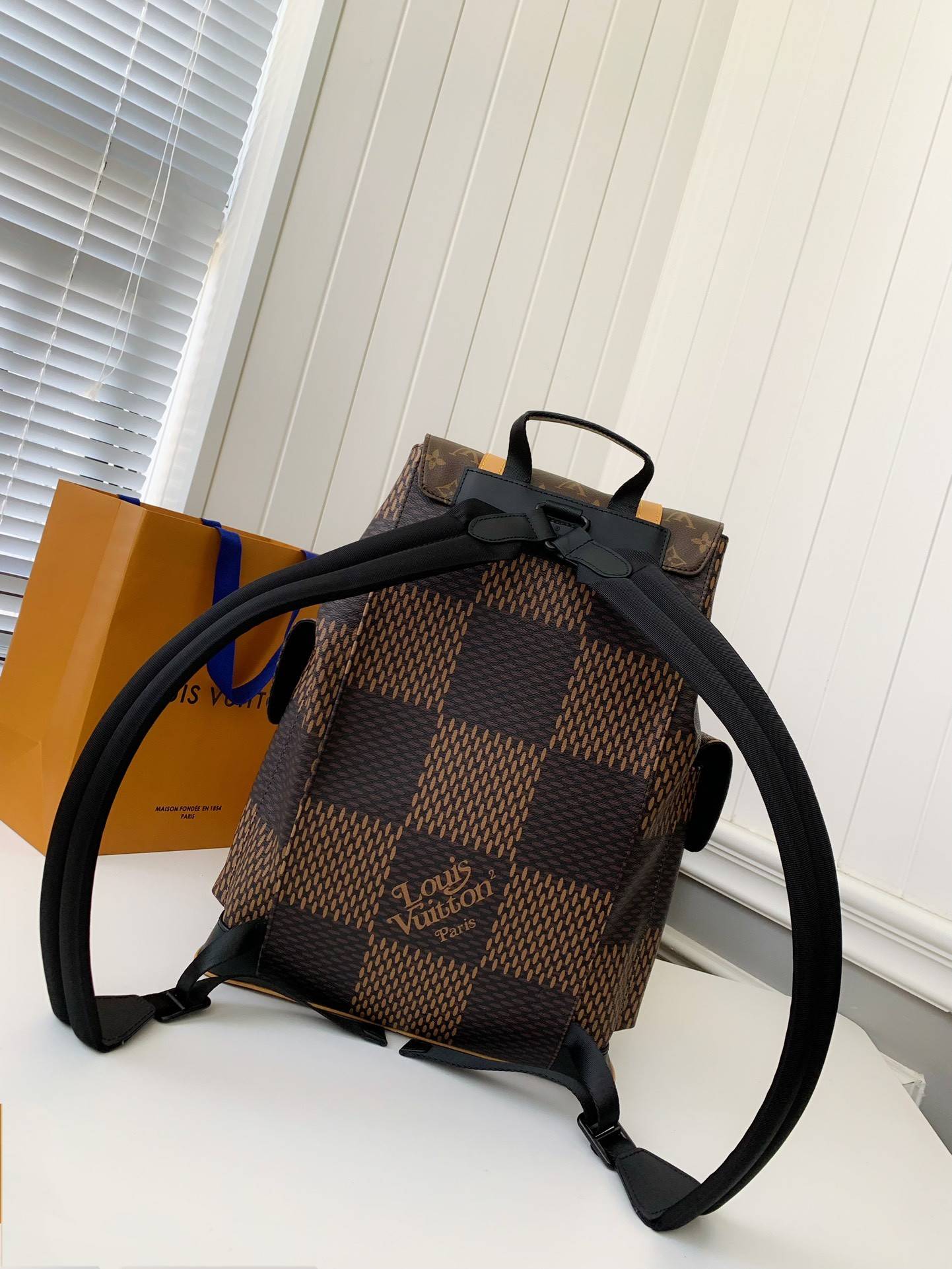 L*V Medium-sized men’s matching colored backpack M40350 Size:38*44*21cm