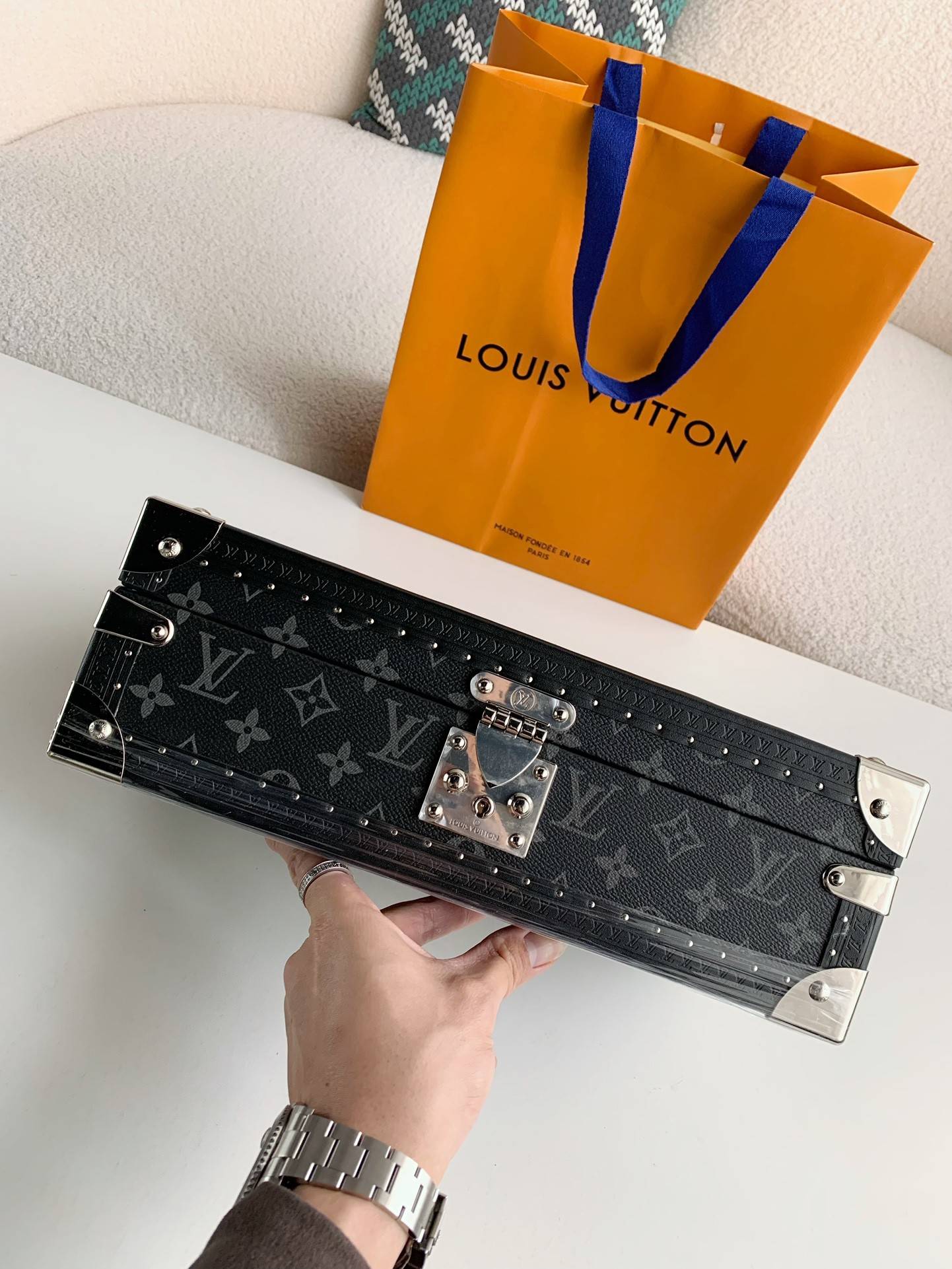L*V Watch Storage Box Size:34*18*11cm