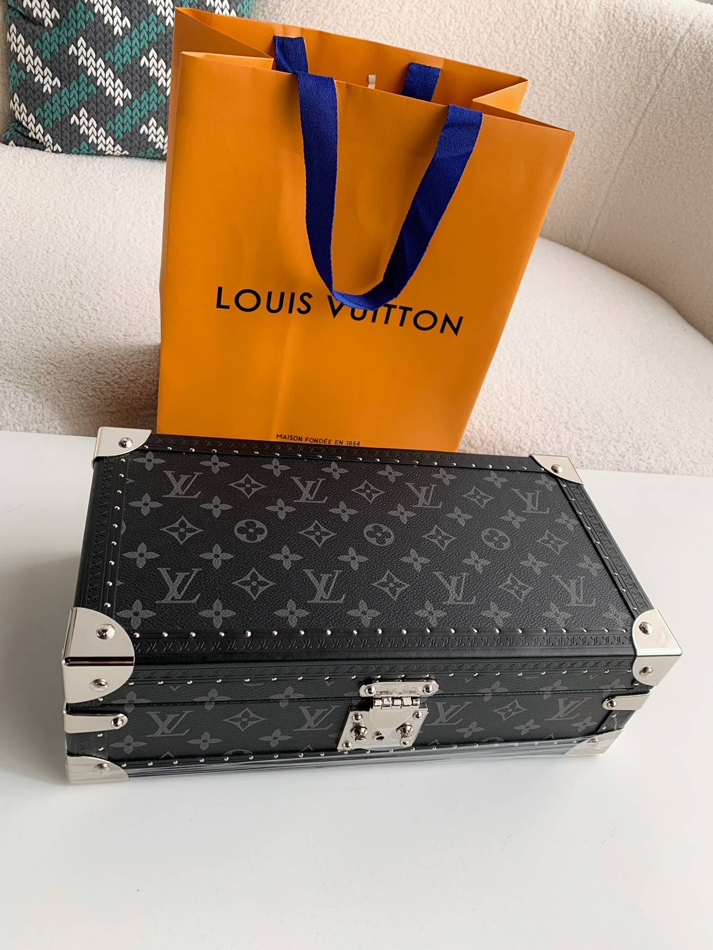 L*V Watch Storage Box Size:34*18*11cm
