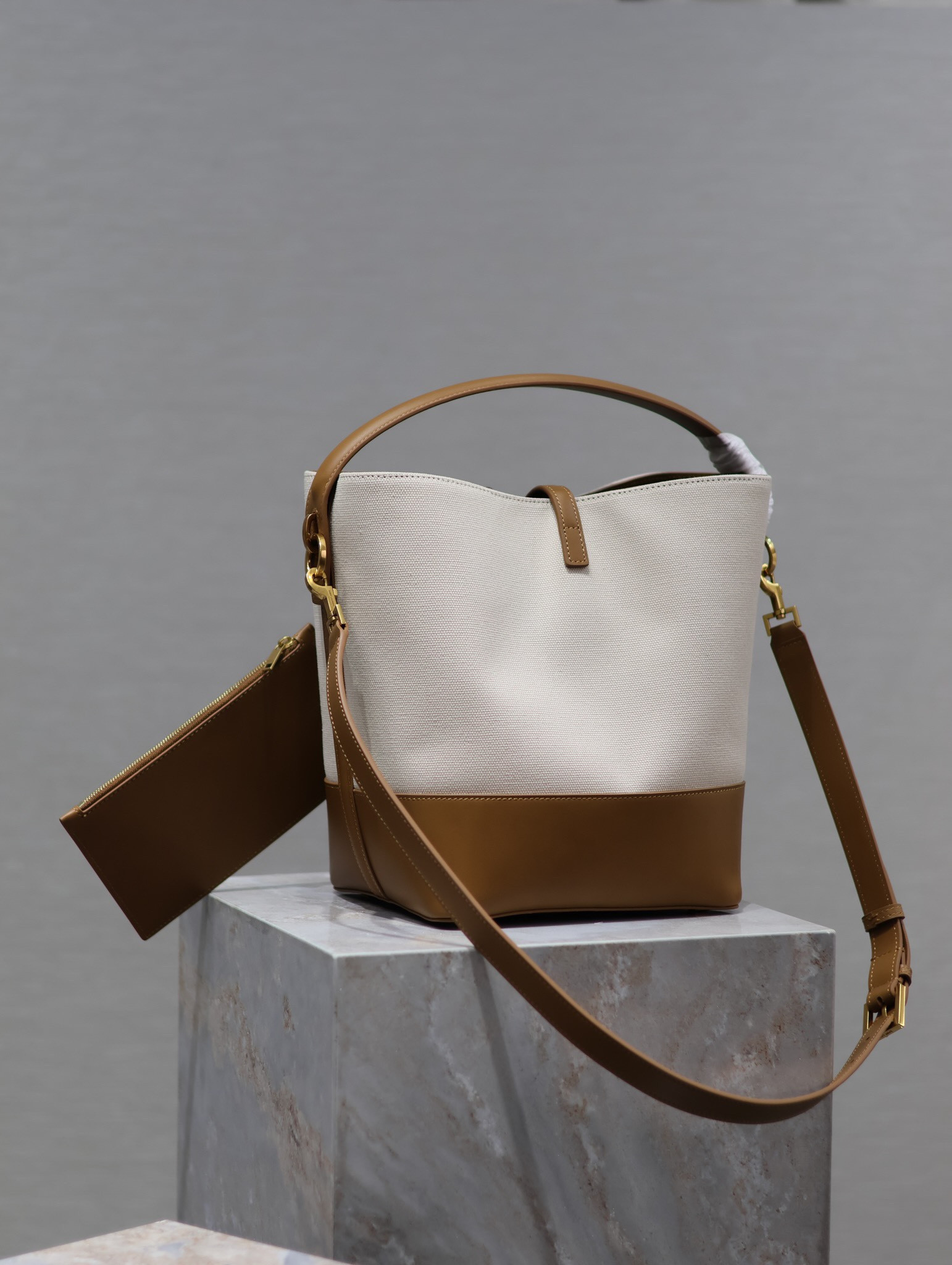 Ysl Le 5à7 Bucket