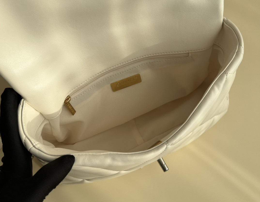 Chanle 19 Handbag