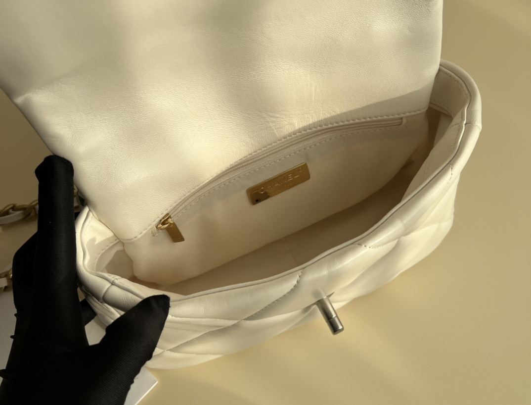 Chanle 19 Handbag
